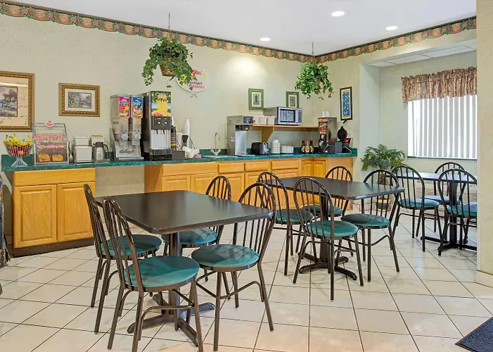 Hotel Super 8 By Wyndham Pontoon Il/st. Louis Mo Area