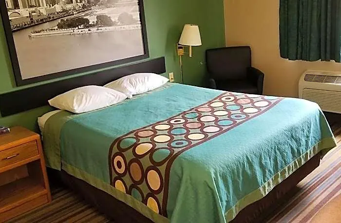 Hotel Super 8 By Wyndham Pontoon Il/st. Louis Mo Area