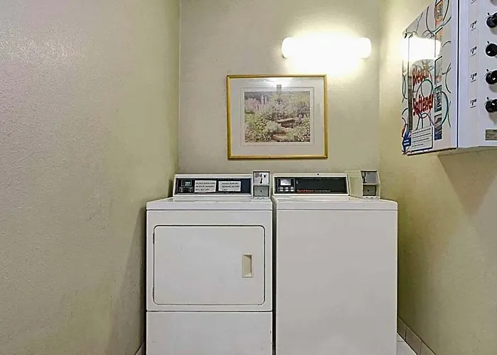 Super 8 By Wyndham Pontoon Il/st. Louis Mo Area Hotel 2*
