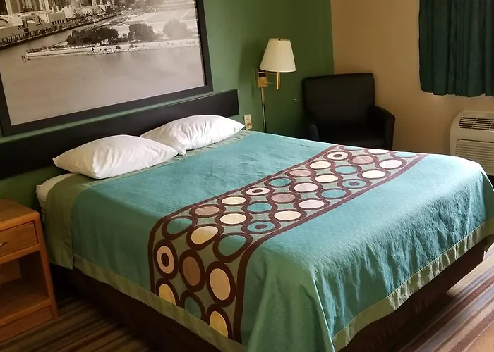Hotel Super 8 By Wyndham Pontoon Il/st. Louis Mo Area