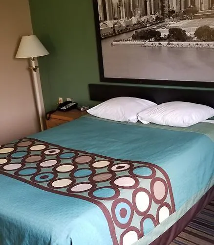 Super 8 By Wyndham Pontoon Il/st. Louis Mo Area