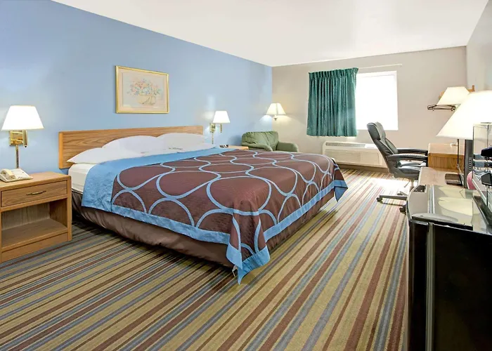 Hotel Super 8 By Wyndham Pontoon Il/st. Louis Mo Area 2*